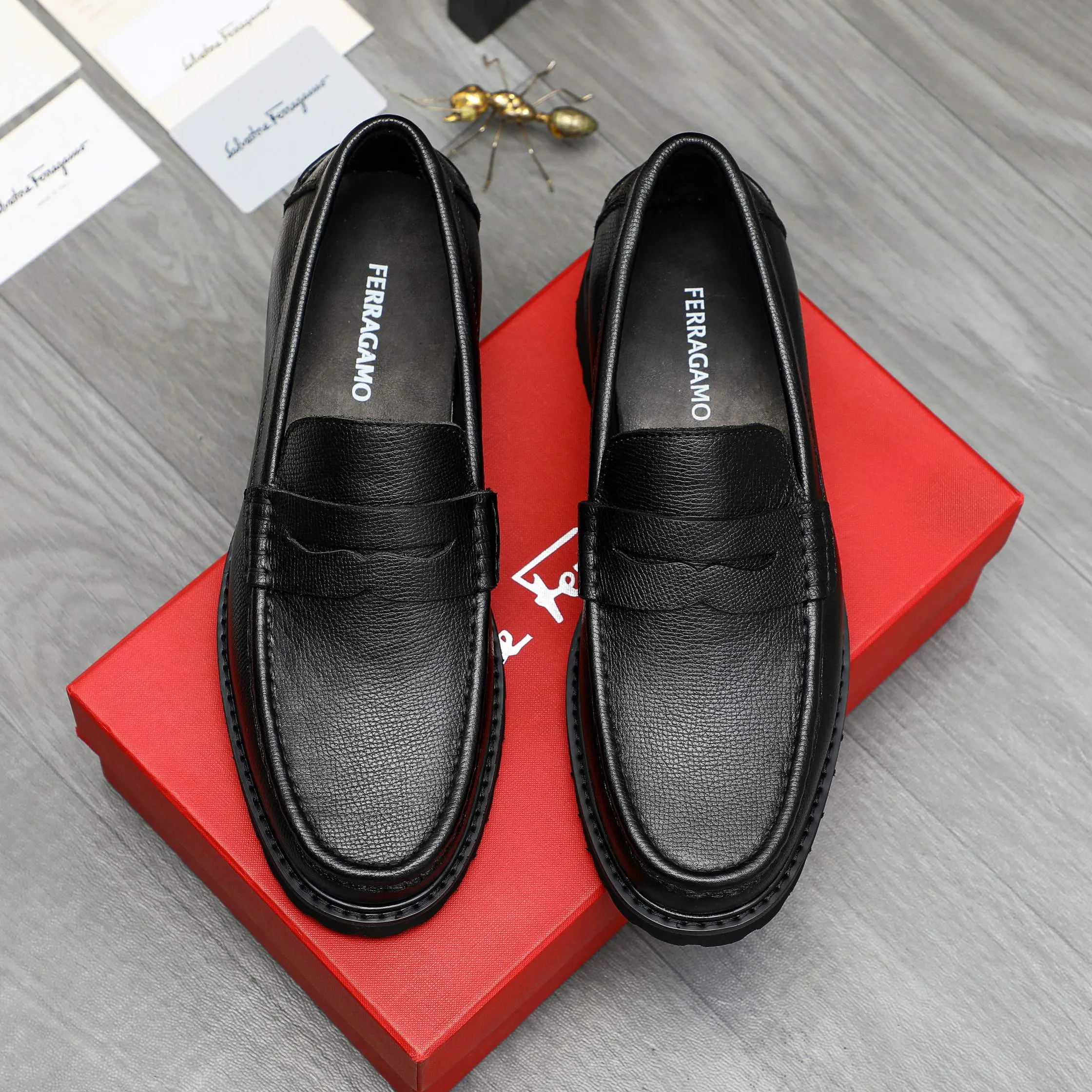 Men's shoes 💰442 Product trademark: Ferragamo "Ferragamo" business formal leather shoes Regular size: 38-46 (45.46 is custom-made and non-returnable) Product materials: Selected small pebbled cowhide upper, cowhide lining, non-slip rubber outsole